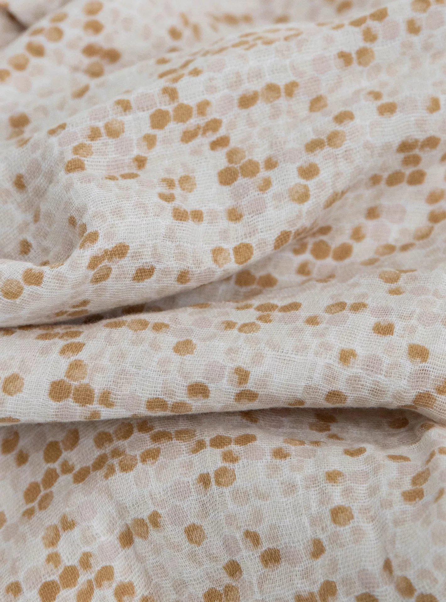 garden-bees-swaddle-2