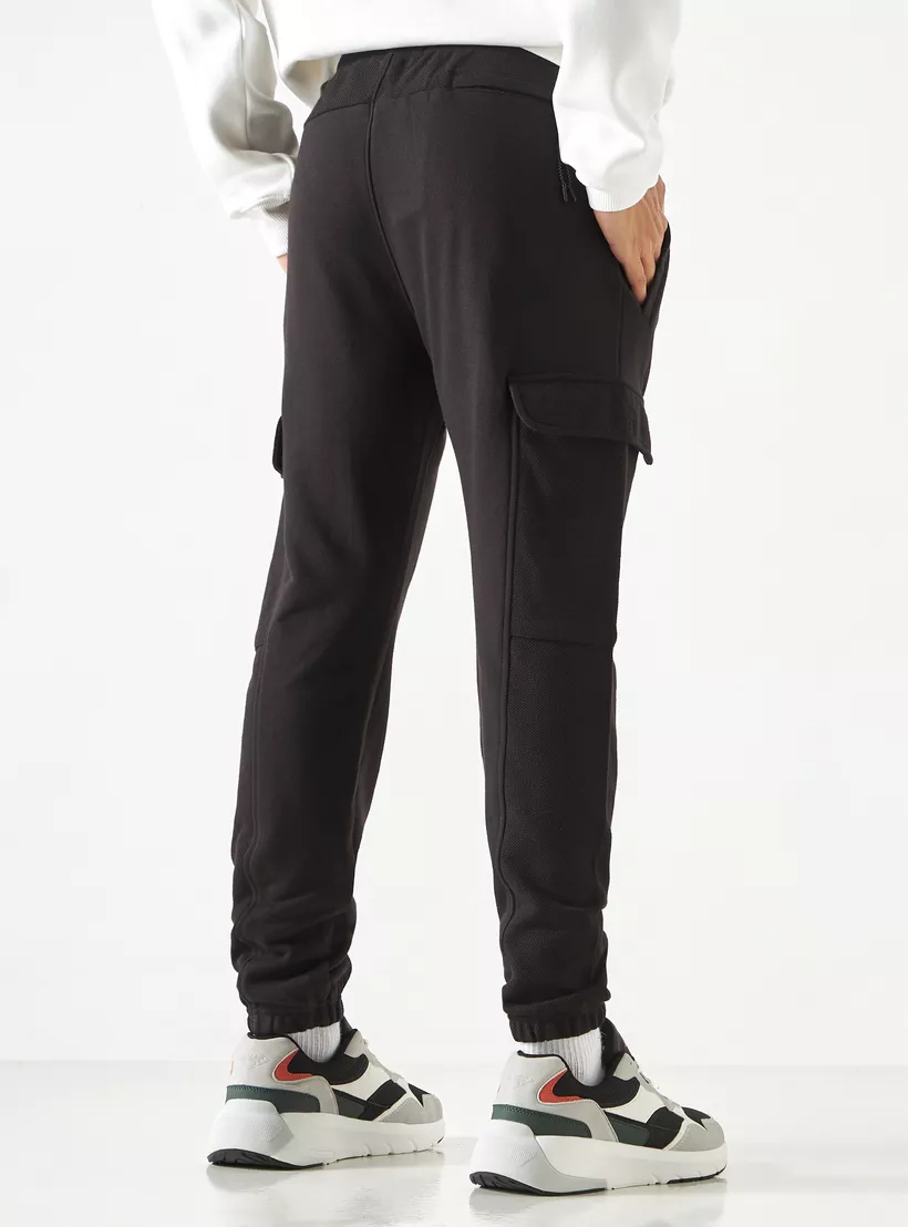black-cargo-trouser-with-shoe-4