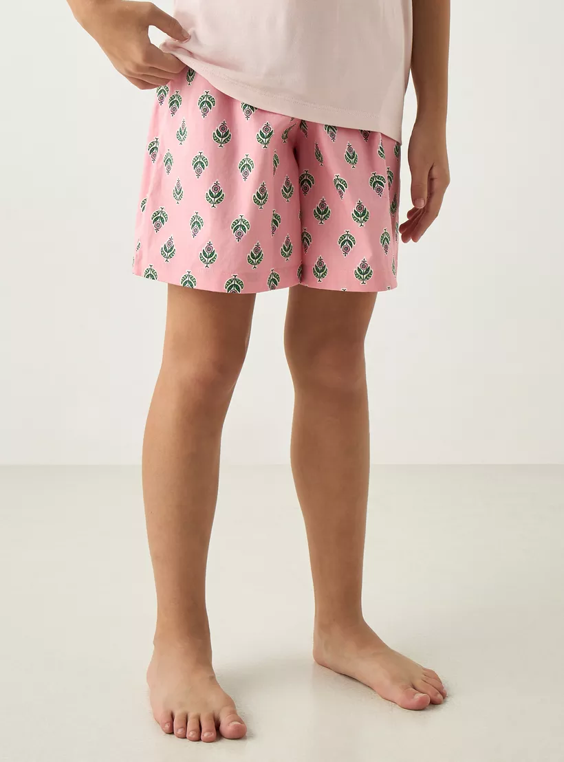 girl-pink-shirt-and-short-3