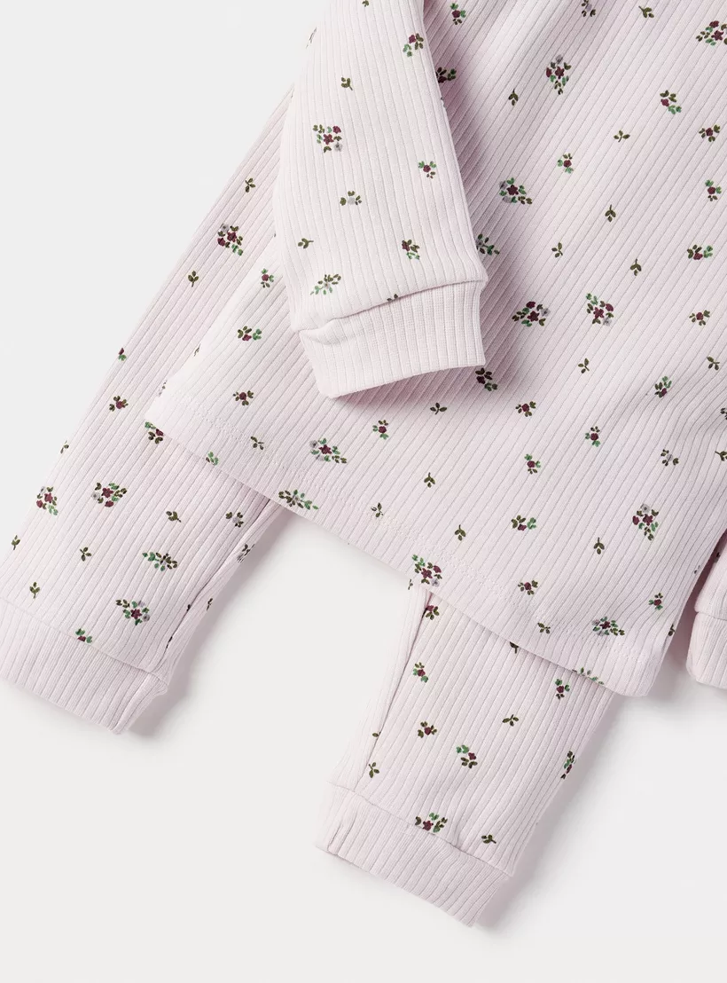 tree-leaf-primnt-on-suit-5