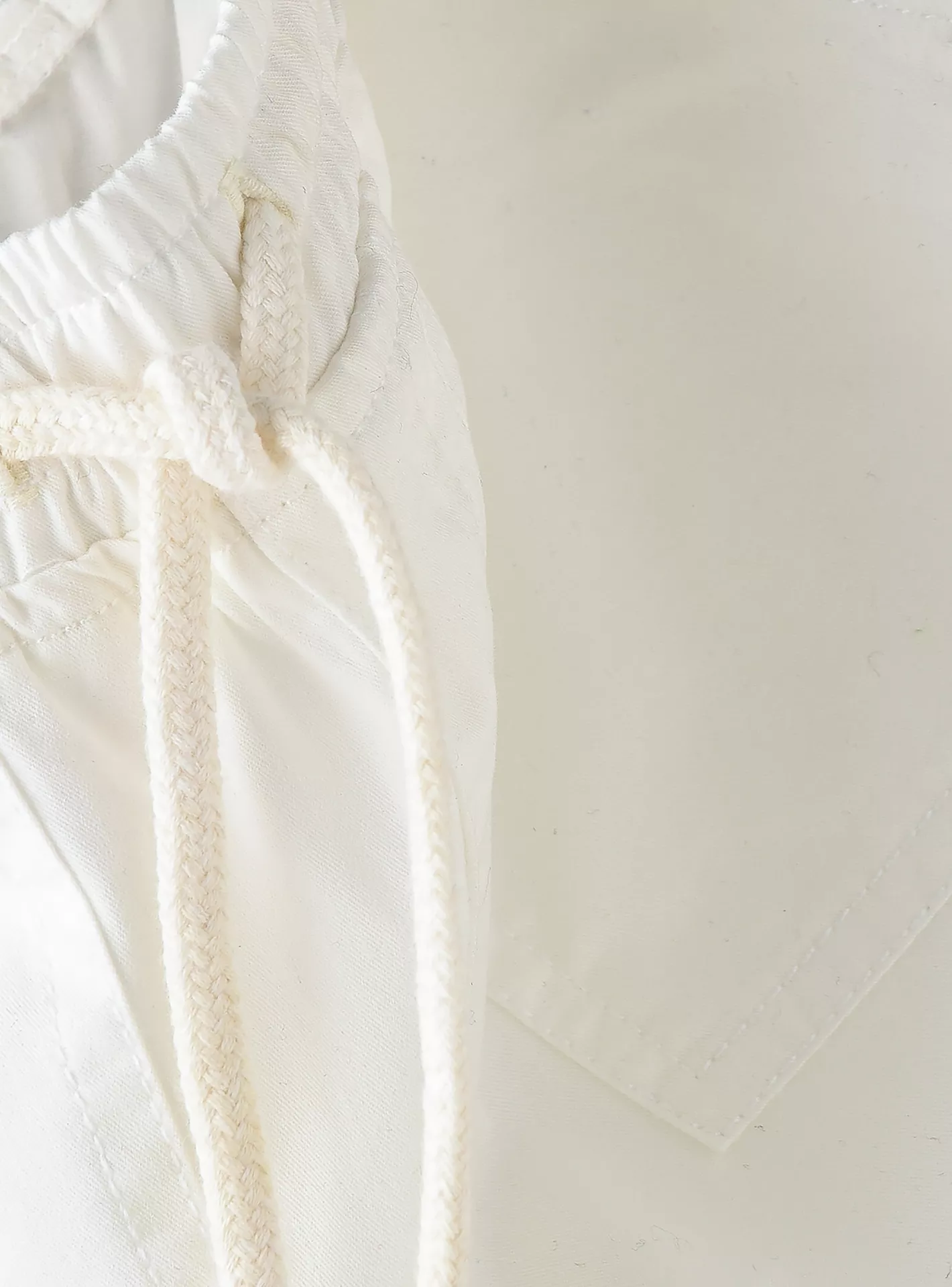 white-solid-elastic-short-3