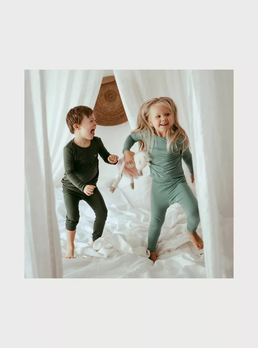 Anvi-Baby-Bamboo-Spandex-T-Shirt-and-Pajama-Set-black-1