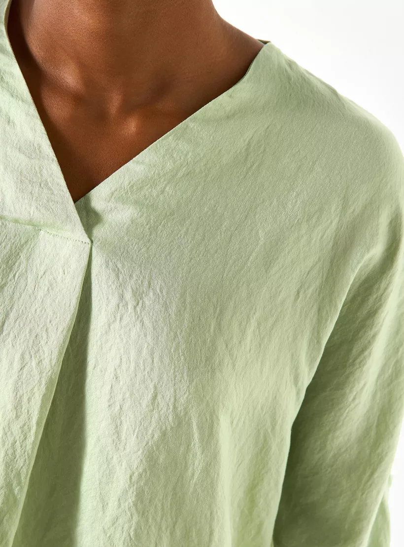 Textured V-Neck Top green-4