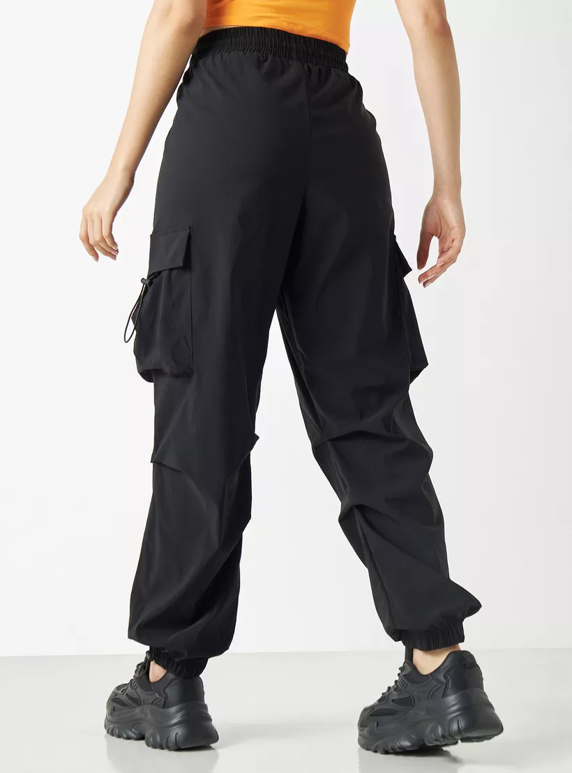 black-cargo-trouser-pockets-3