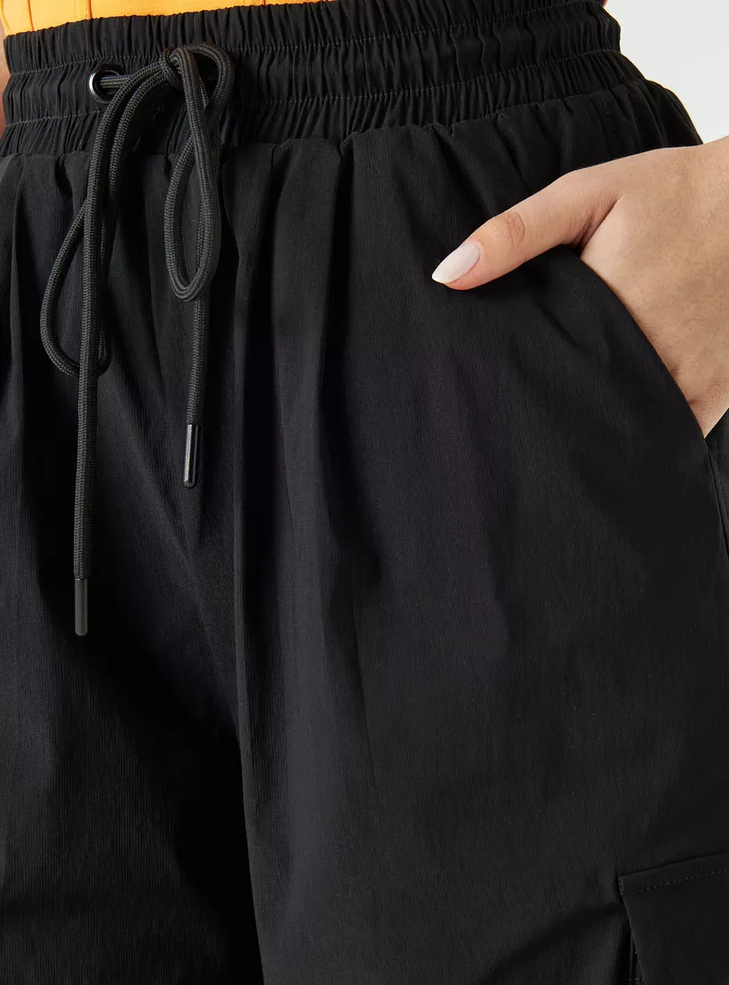 black-cargo-trouser-pockets-4