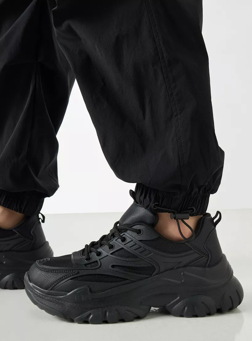 black-cargo-trouser-pockets-5