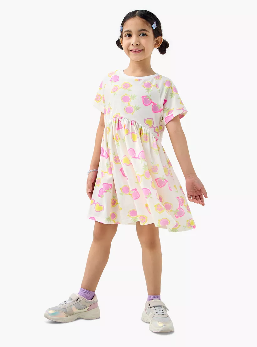 Juniors All-Over Print Dress with Short Sleeves2