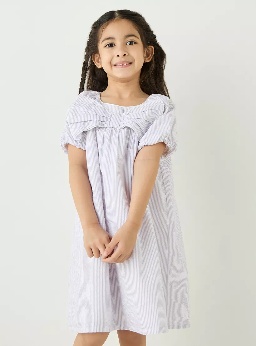 Juniors Striped A-line Dress with Short Sleeves and Bow Detail-2