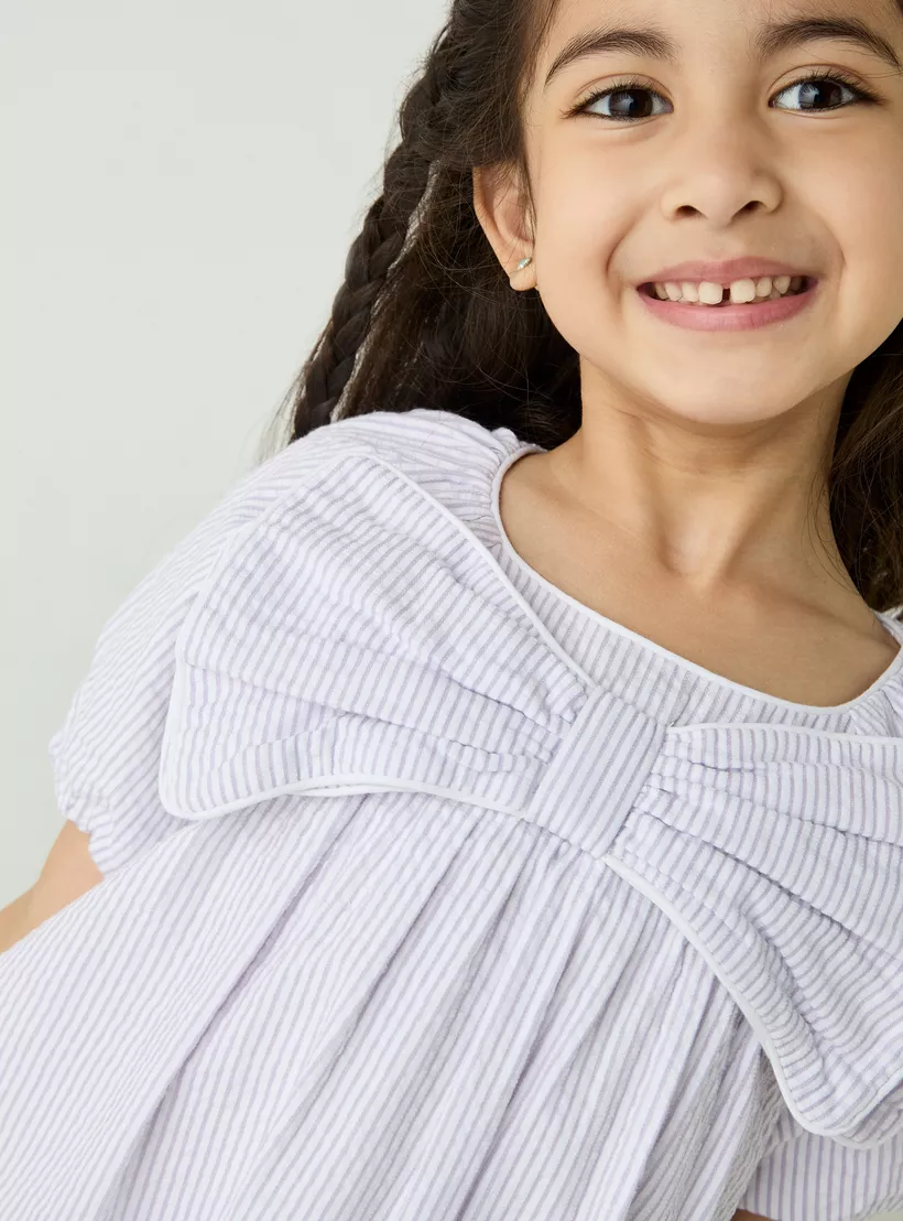 Juniors Striped A-line Dress with Short Sleeves and Bow Detail-4
