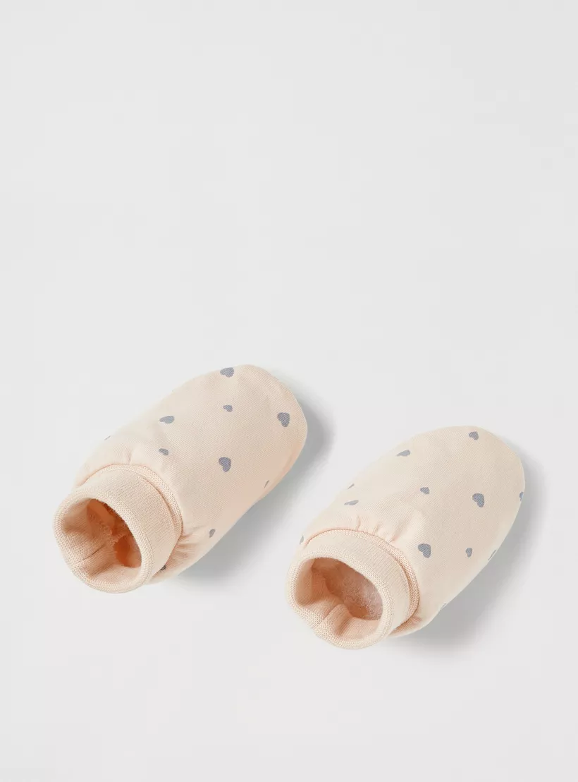 Juniors All-Over Heart Print Booties-2