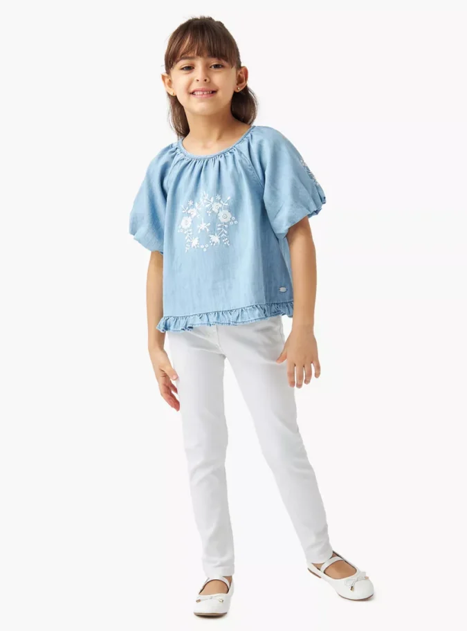 Juniors Solid Jeans with Button Closure -2