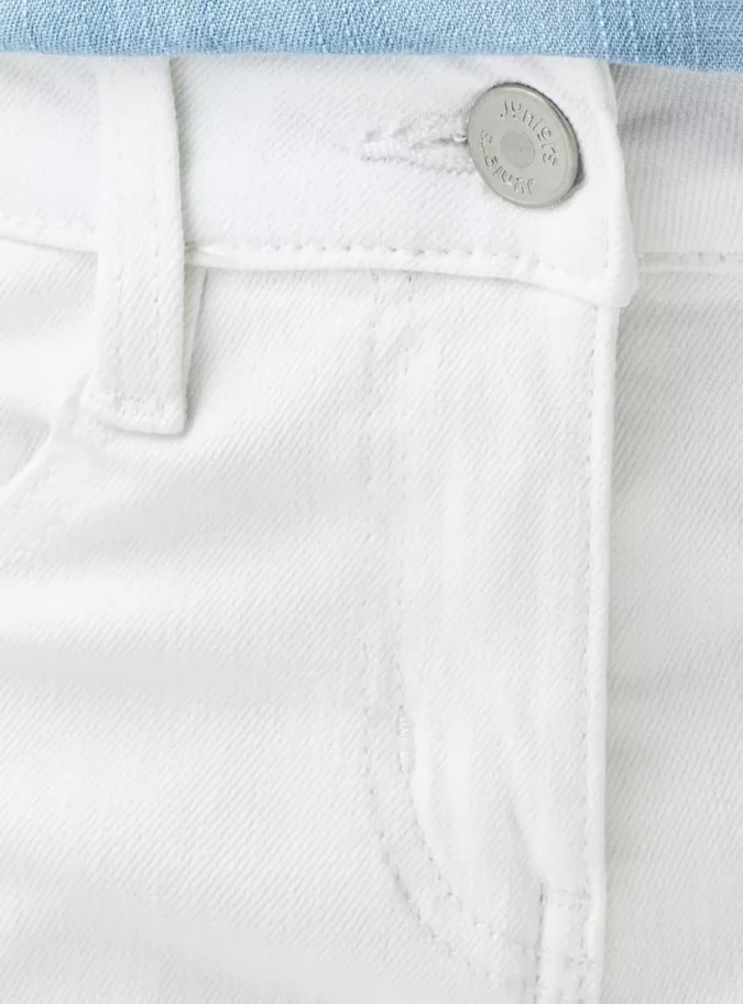 Juniors Solid Jeans with Button Closure -4