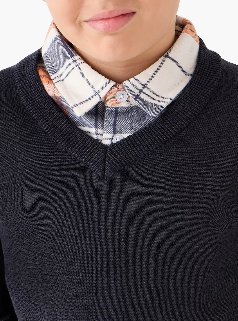 Juniors Solid Sweater with V-neck and Long Sleeves-4