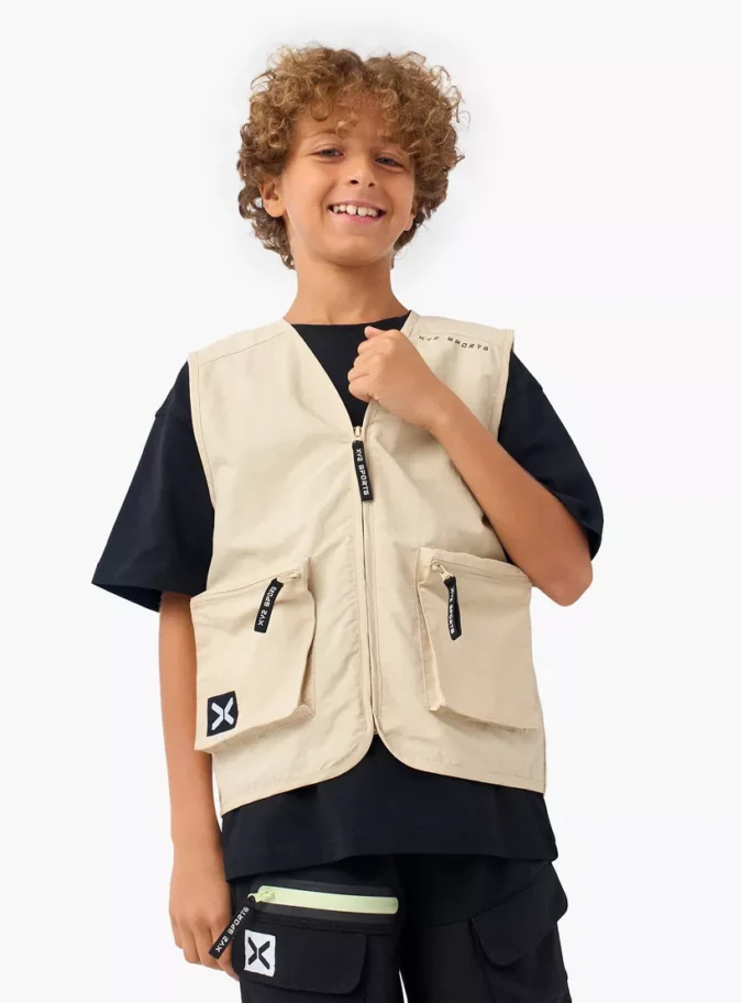 XYZ Solid Gilet with Zip Closure and Pockets-1