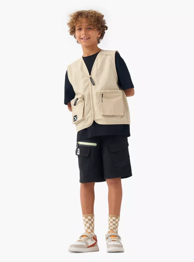 XYZ Solid Gilet with Zip Closure and Pockets-2