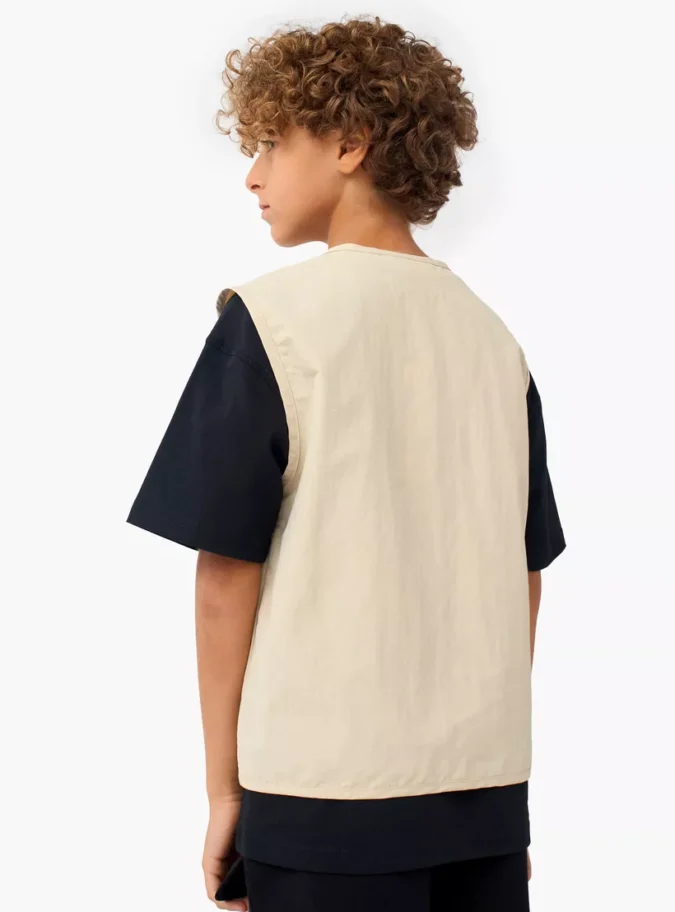 XYZ Solid Gilet with Zip Closure and Pockets-3