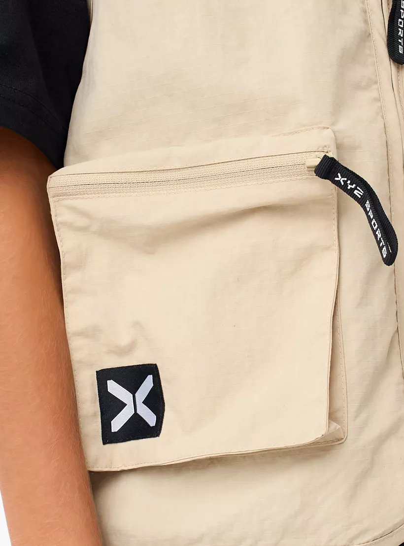 XYZ Solid Gilet with Zip Closure and Pockets-4