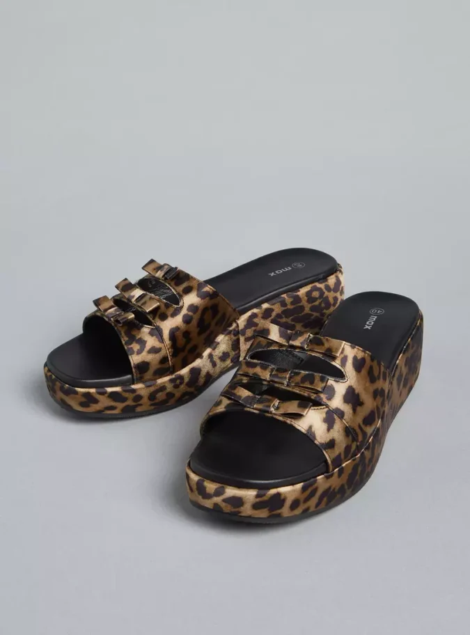 Bow Accent Slip-On Flatform Sandals-3