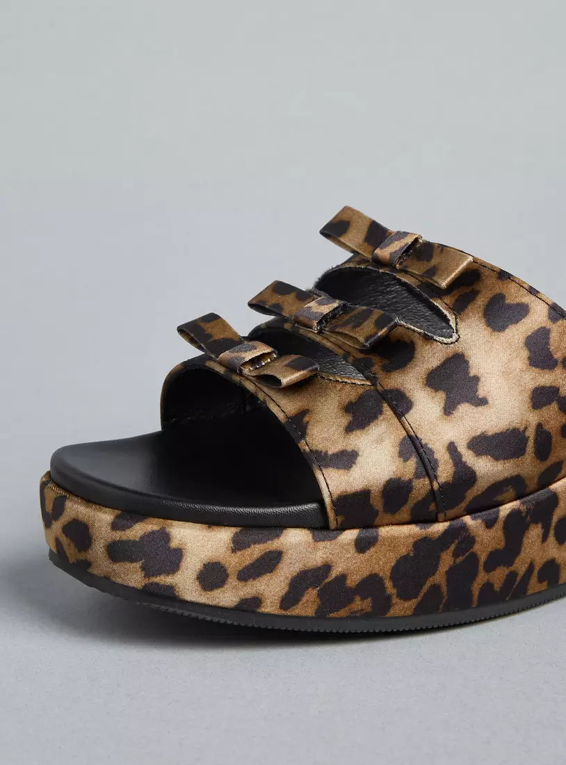 Bow Accent Slip-On Flatform Sandals-4