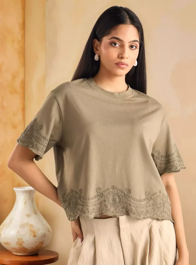 Embroidered Scallop Hem Boxy T-shirt-1