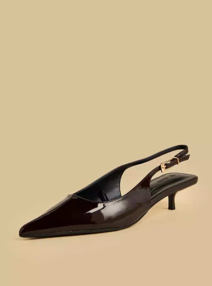 Pointed Toe Shoes with Buckle Closure-3