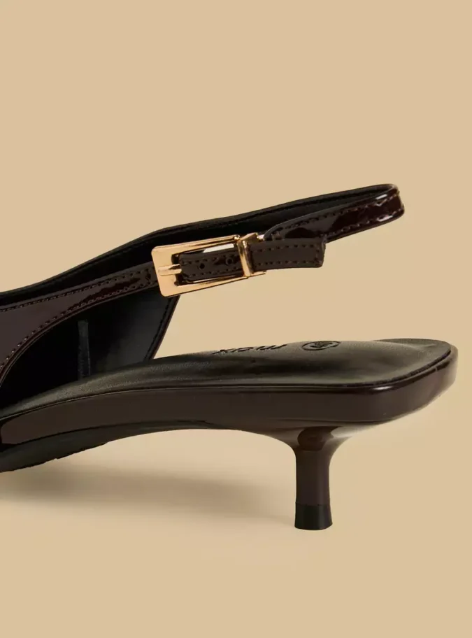 Pointed Toe Shoes with Buckle Closure-4